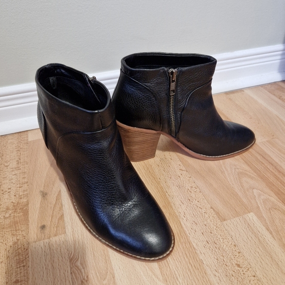 Womens black leather ankle boots - Picture 6 of 6
